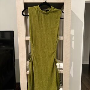 Chic Sleeveless Olive Midi Dress